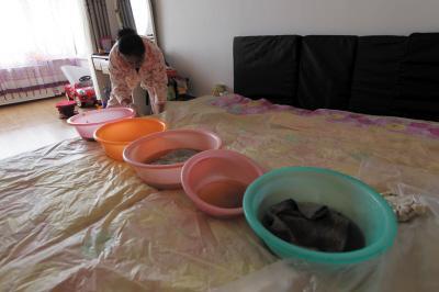 仙居楼上漏水，住户失联，小区没物管，业主维权难！律师来支招……